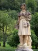 Mouthier-Haute-Pierre - Statue de saint Vernier, arbres en arrière-plan