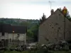 Moutier-d'Ahun - Häuser aus Stein und Strassenleuchten