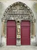 Mouzon - Centraal portaal van de abdijkerk Notre-Dame en gesneden timpaan