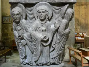 Mozac church - Inside the Saint-Pierre abbey church: carved capitals