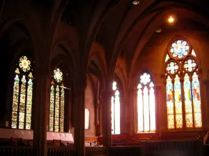 Mulhouse - Binnen in de kerk Saint-Etienne (glas in lood)