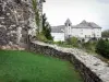 Mur-de-Barrez - Blick auf das Kloster Sainte-Claire vom Garten Marie aus