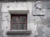 Murat - Ventana y la figura esculpida de la casa consular