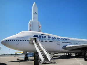 Musée de l'Air et de l'Espace du Bourget - Avion Air France et fusée Ariane