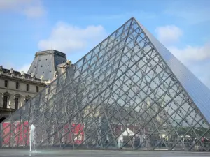 Museo del Louvre - Piramide del Louvre nella Cour Napoléon