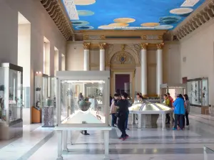 Museo del Louvre - Ala Sully: Bronzi di stanza con la sua collezione di bronzi antichi e soffitto dipinto