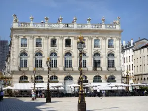 Nancy - Façade et terrasses de cafés de la place Stanislas