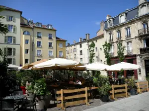 Nancy - Facciate del centro storico e terrazza del ristorante