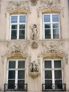 Nancy - Façade de la maison des Adam ornée de sculptures