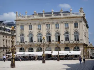 Nancy - Gevels en lantaarnpalen van Place Stanislas