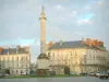 Nantes - Platz Maréchal-Foch mit Statue von Louis(Ludwig) XVI und Gebäude, Wolken im Himmel