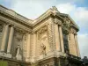 Nantes - Bâtiment abritant le musée des Beaux-Arts, nuages dans le ciel