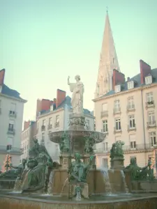 Nantes - Gebäude und Brunnen des Platzes Royale