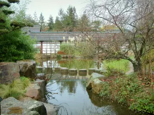 Nantes - Insel Versailles: Wasserfläche des japanischen Gartens und Haus Erdre