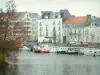 Nantes - Fluss Erdre, Frachtkähne, Boote, Kai und Gebäude