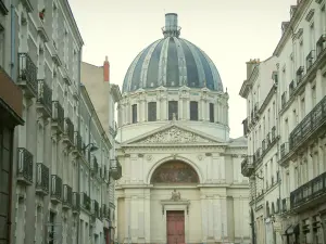 Nantes - Notre-Dame de Bon Port e gli edifici