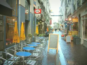 Nantes - Alley, caffè con terrazza e case