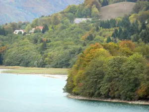 Napoléon Road - Great lake of Laffrey and its wooded banks, along the Napoleon road