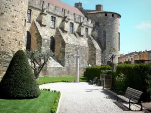 Narbonne - Archbishop's garden and Archbishops' Palace