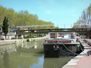 Narbonne - Robine canal and moored boat