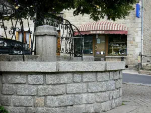 Nasbinals - Dorfbrunnen; im Herzen der Aubrac Lozérien