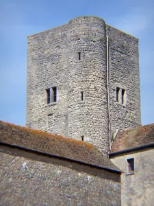 Nemours - Torre quadrata del castello medievale