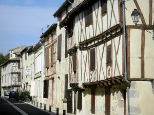 Nérac - Façades de maisons à colombages de la rue Séderie