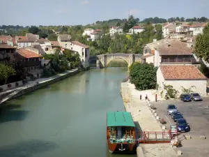 Nérac - Fiume Baise, posti barca, vecchio ponte e le case della medioevale