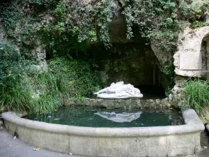 Nérac - Parc de la Garenne : fontaine de Fleurette