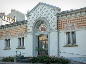 Néris-les-Bains - Facade of the spa town