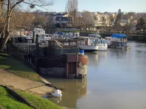 Neuilly-sur-Marne - Fluss Marne mit Lastkähnen