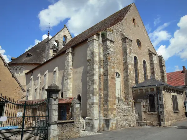 Neuvy-Saint-Sépulchre basilica - Facade of the Saint-Jacques-le-Majeur basilica (church, Saint-Etienne collegiate church)