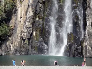 Niagara waterfall - Waterfall and pond