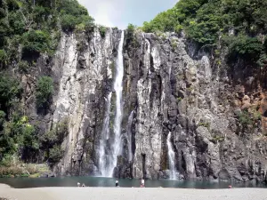 Niagara waterfall - Relaxing by the pool, at the foot of the waterfall