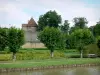 Nivernais-Kanal - Nivernais-Kanal, Garten und Turm des Schlosses von Châtillon-en-Bazois