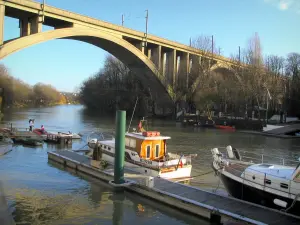 Nogent-sur-Marne - Marina and viaduct spanning the Marne river