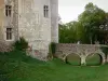 Nogent-le-Rotrou - Chateau St. Jean: puerta de entrada y las torres del puente