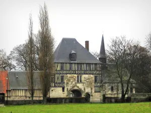 Norman Seine River Meanders Regional Nature Park - Timber-framed residence, trees and prairie