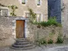 Noyers - Porte d'entrée d'une demeure en pierre