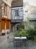 Noyers-sur-Serein - Noyers: Façades de maisons anciennes à colombages