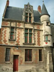 Noyon - Museum van Noyon (voormalige Bisschoppelijk Paleis)