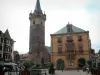 Obernai - Plaza del Mercado con la fuente de Sainte-Odile, el Ayuntamiento (Town Hall), el campanario (Kapellturm) y las casas de entramado de madera