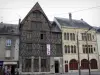 Orléans - Maison de Jeanne d'Arc (vakwerkgevel) en de huisdeur Fox (rechts)