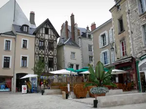 Orléans - Houses and cage terraces of the Châtelet square