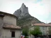 Orpierre - Cliff (pared de roca), la iglesia dominante y casas de la aldea