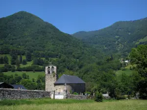 Paesaggi dell'Alta Garonna - Chiesa, campo, alberi e colline di Comminges