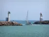 Paesaggi della Linguadoca - Resort sulla costa Languedoc: ingresso Harbour Carnon-Plage, a vela, frangiflutti (rock), gli incendi e nel Mar Mediterraneo