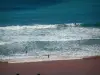 Paesaggi del Paese basco - Surfisti sulle onde dell'Oceano Atlantico