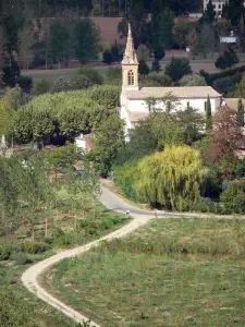 Paesaggi del Tarn-et-Garonne - Garonne valle: chiesa Espalais circondata da alberi