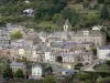 Paisajes de Aveyron - Vista de la aldea de Saint-Beauzély, con su campanario de la iglesia, su castillo y las casas